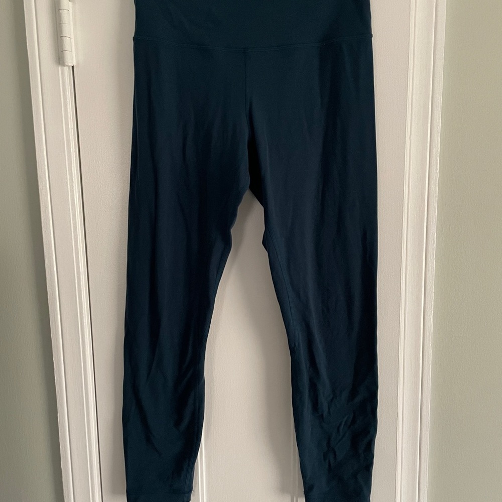 Lululemon 25” Aligns Size 8 - Night diver